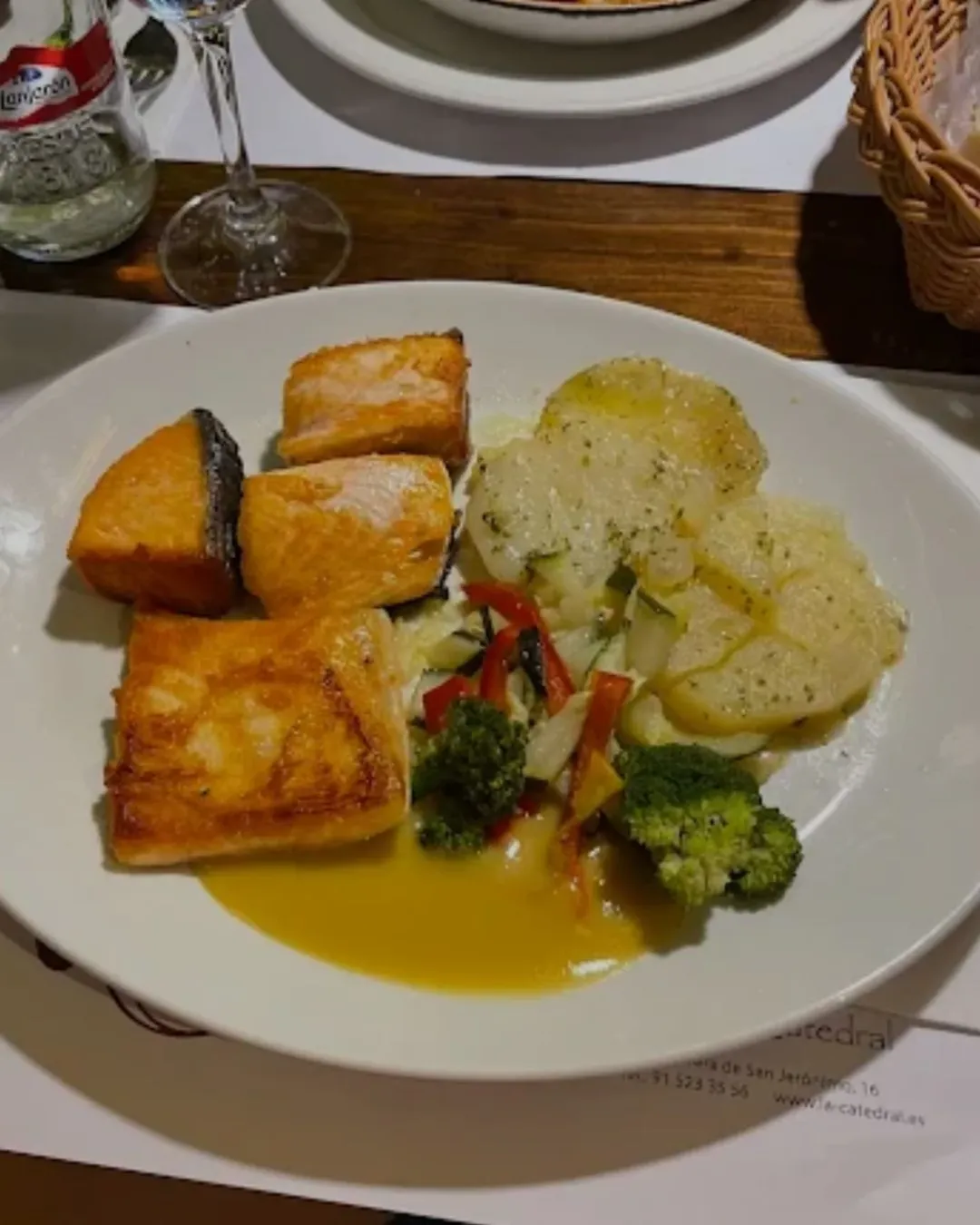 Sabores que reconfortan, platos que huelen a cocina de siempre y ese toque casero que solo se encuentra en una buena tab