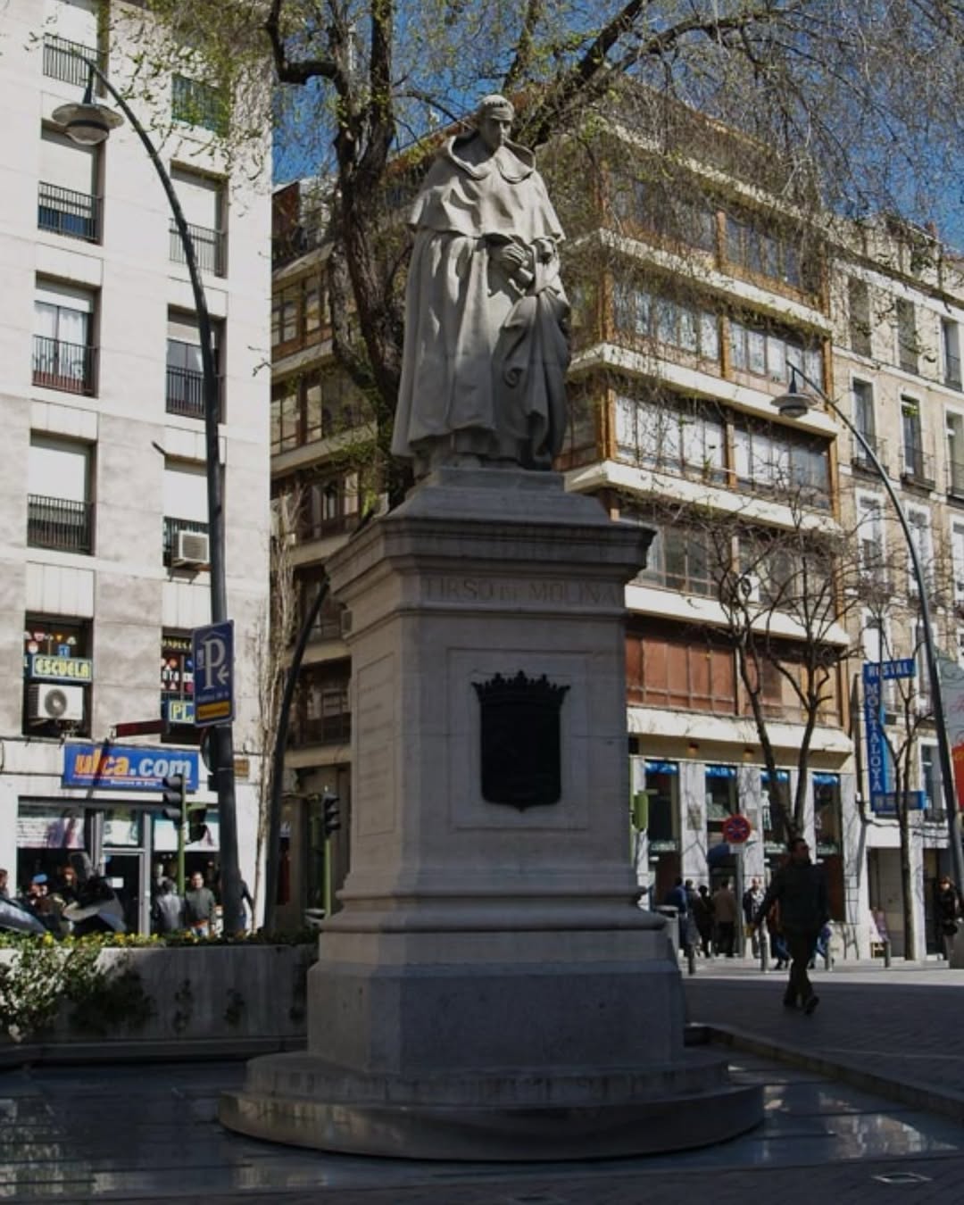 📍En el corazón de Madrid, bajo la mirada del mismísimo Tirso de Molina, te espera nuestra taberna.
Ven a disfrutar del b