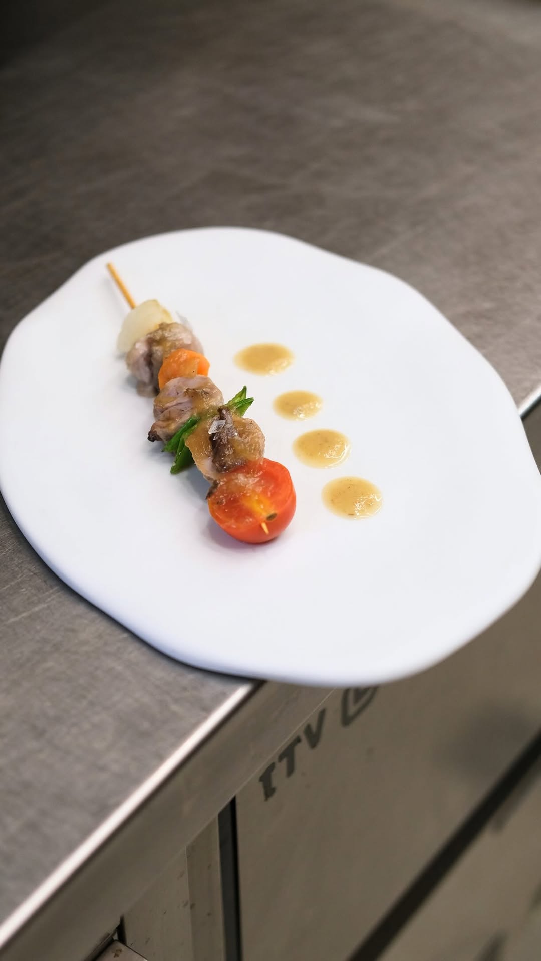 El pasado mes de abril @avesdespana nos invitó a hacer un showcooking en el Salón Gourmets junto a @celestedelabanda . H