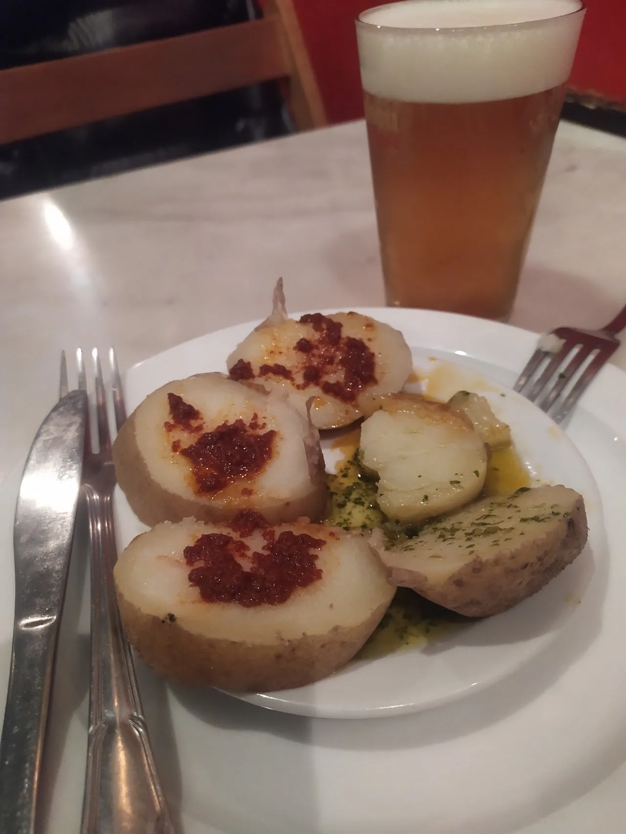 Toasted bread rounds topped with scallops and paprika