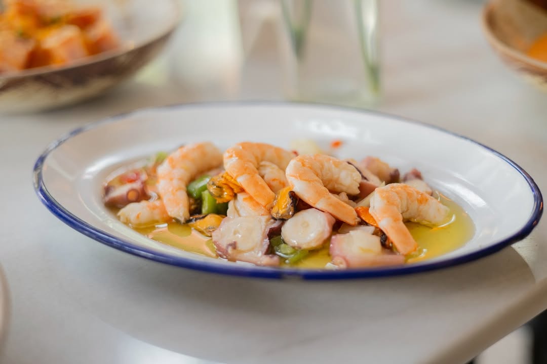 Para luchar contra el calor de Madrid aquí una propuesta fresquita.
Salpicón de langostino y pulpo. También recordaros q