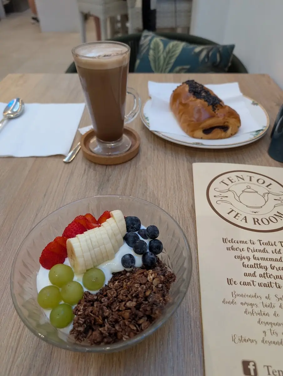 A brunch spread at Tentol