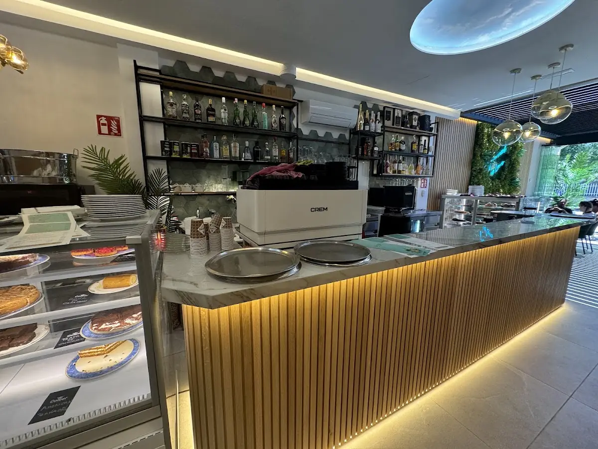 The counter and pastry display at Tentol