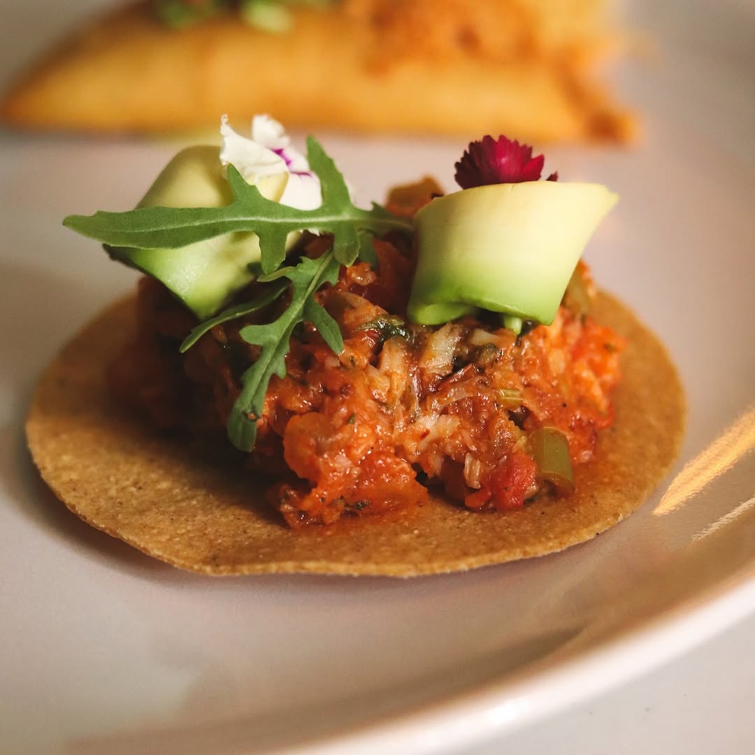 México de verdad, sin postureo.
Una tostada que lo dice todo.
#TepicMadrid #CocinaMexicana #MadridFoodies #MexicanFood