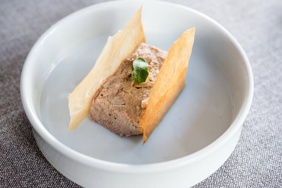 Cada celebración merece un menú único.

Creamos propuestas gastronómicas elaboradas especialmente para cada evento, cuid