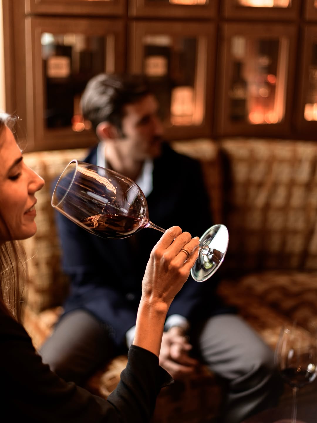La forma más simple de disfrutar los últimos días de agosto.

Vino, la mejor compañía y The Library.

#TheLibrary #Resta