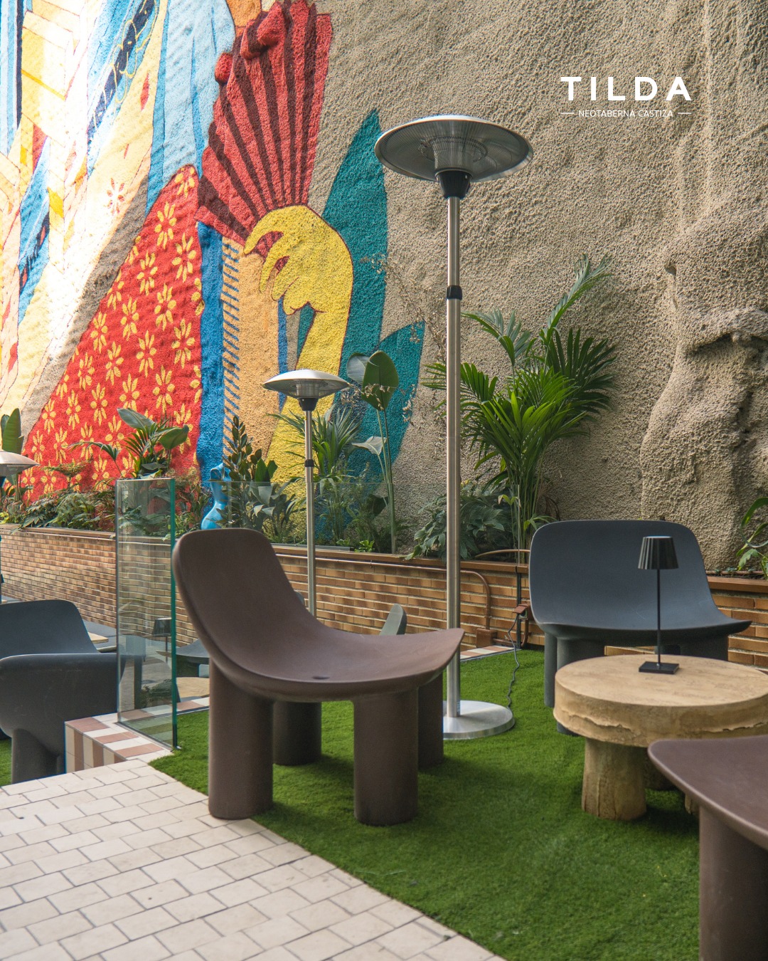 Descubre lo que Tilda esconde detrás de sus puertas. 🌿

Un patio lleno de encanto, pensado para disfrutar sin prisa. 

¿