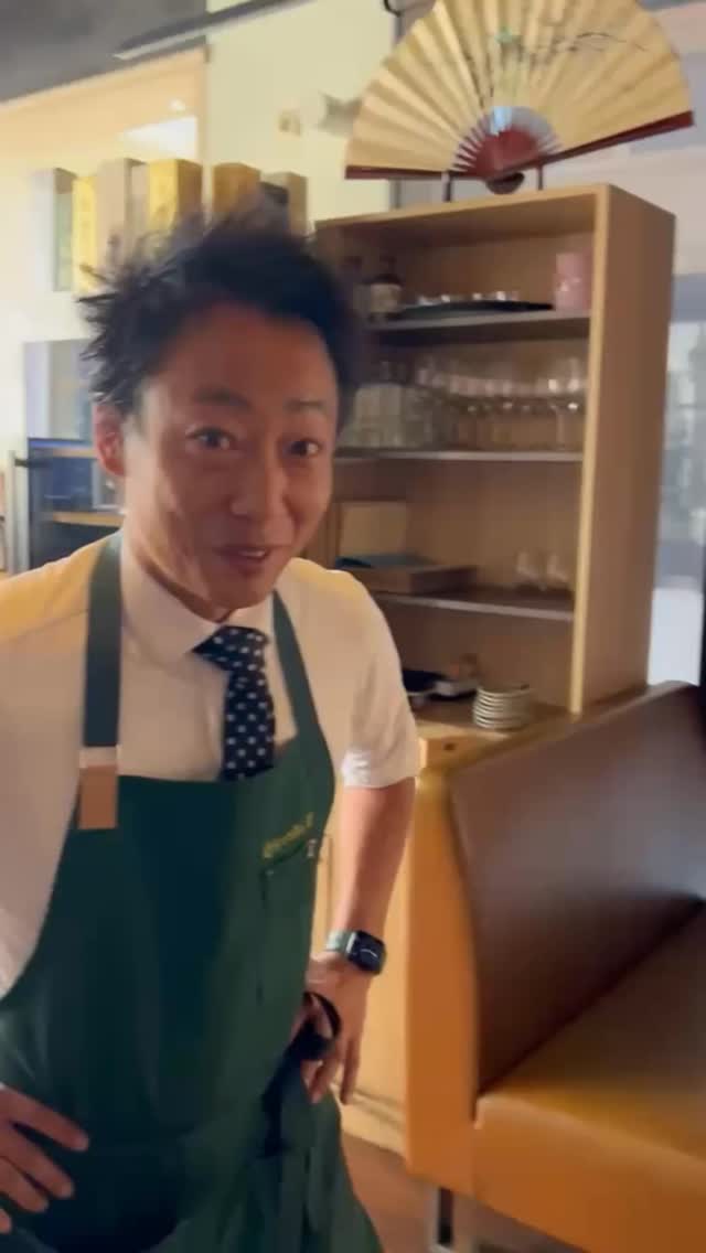 Hoy vinieron a comer unos amigos muy especiales: dos hermanos jóvenes con estrella Michelin. ⭐️
Son de esas personas qu