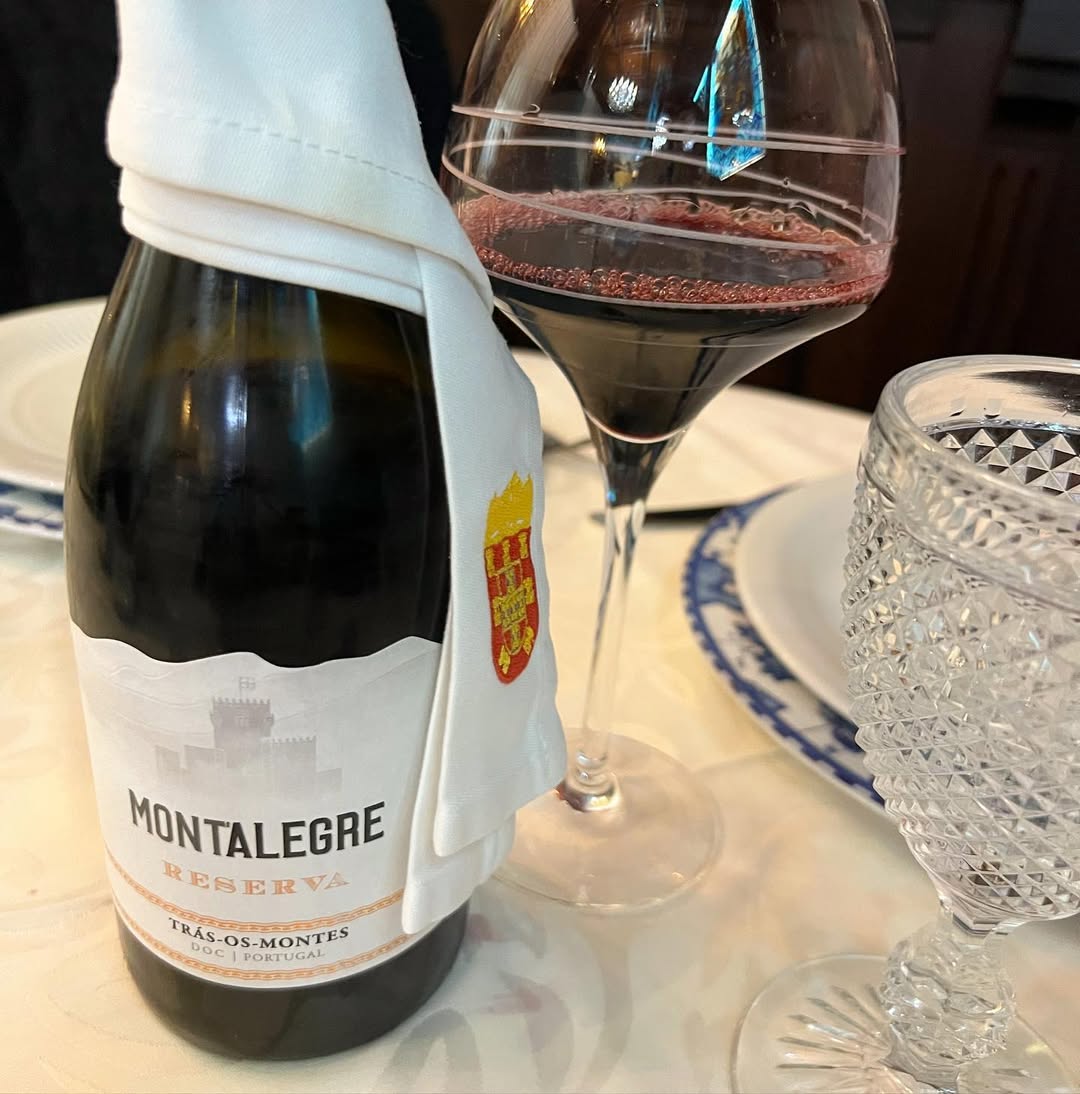 Algo muy bueno ara acompañar este festivo.
.
.
.
.
#RestauranteTrasOsMontes