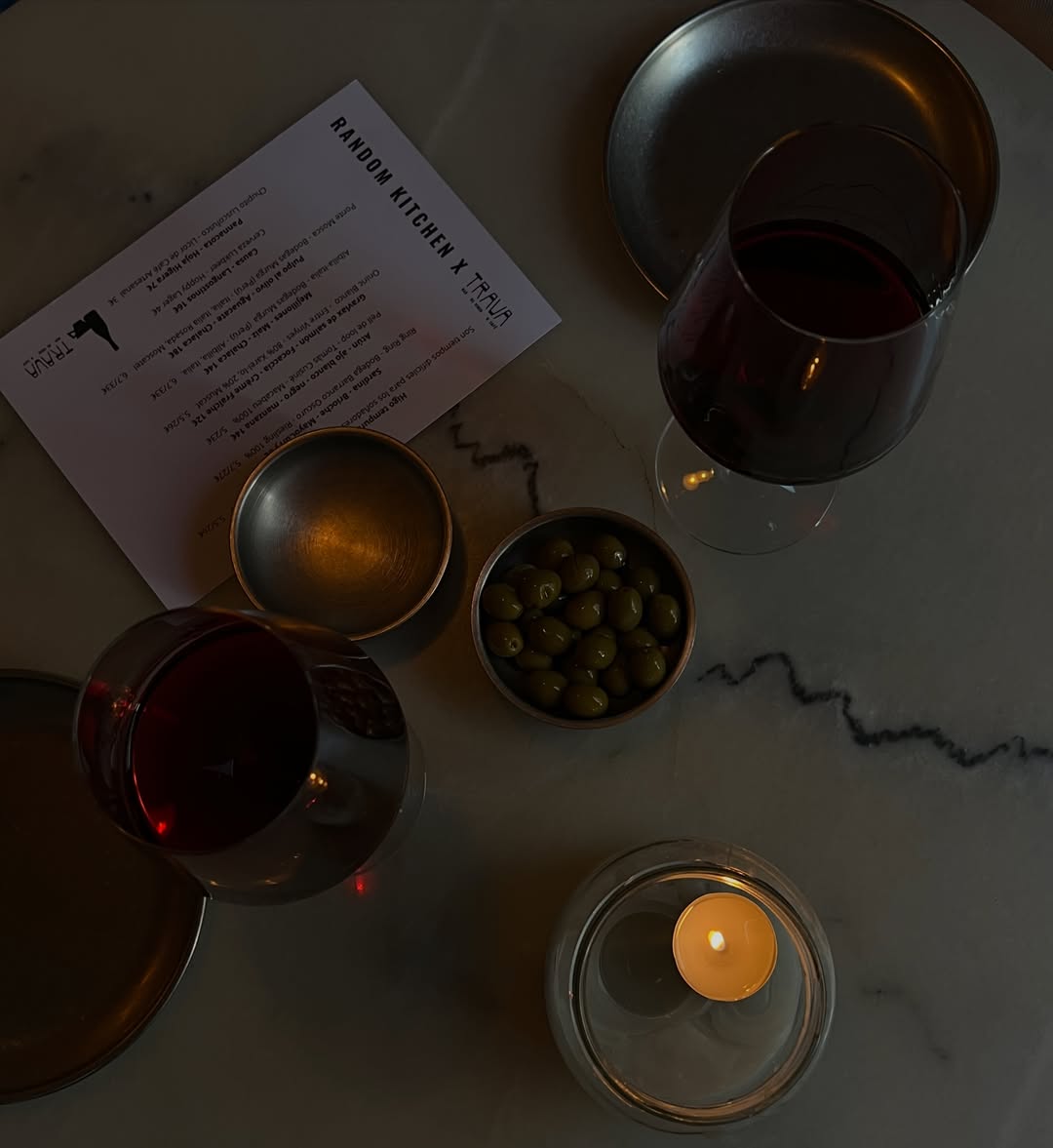 Todavía estás a tiempo de venir esta noche a probar los platitos de @random_ktchn 🍽️😋

Vente, tómate unos vinos y disfru