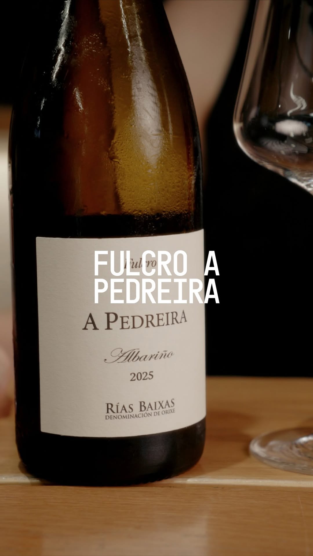 Fulcro A Pedreira: un Albariño 100% Rías Baixas que @isabel.ayalabadell recomienda como maridaje de El Flipante Menú.