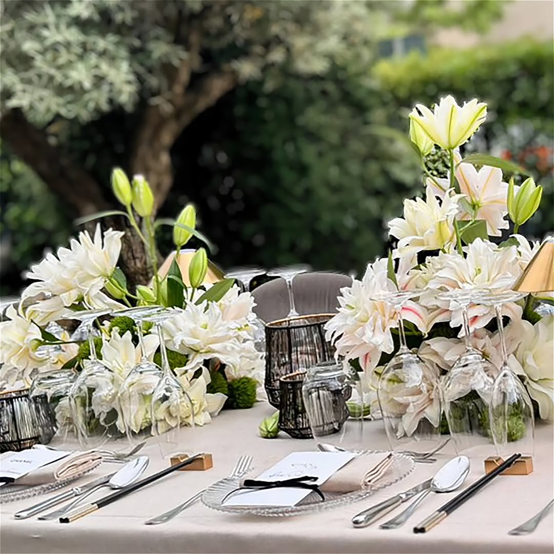 Nuestros espacios en jardín o en sala también son ideales para eventos privados, comidas de grupo y encuentros de empres