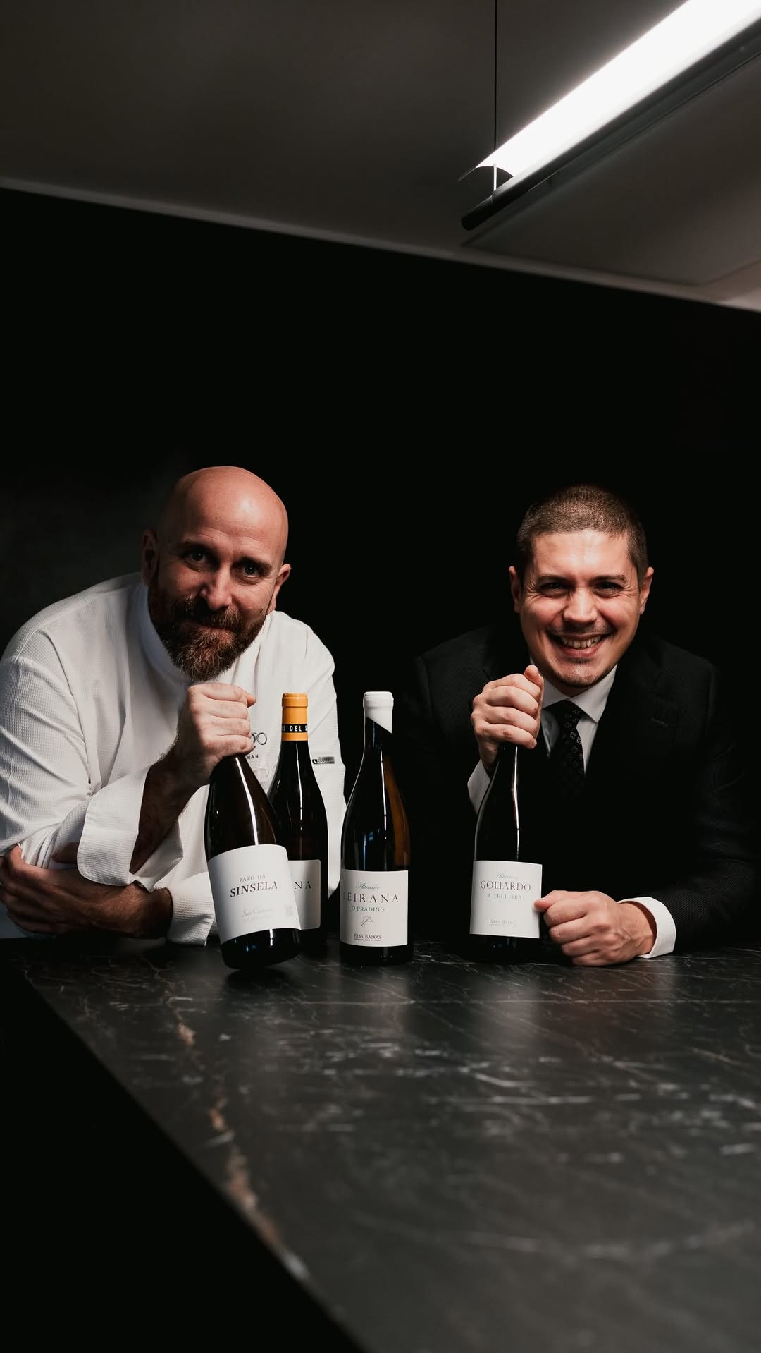 Hay días que hablan de vino. Y hay días que hablan de amistad.

Esta semana hemos tenido la suerte de estar en la inaugu