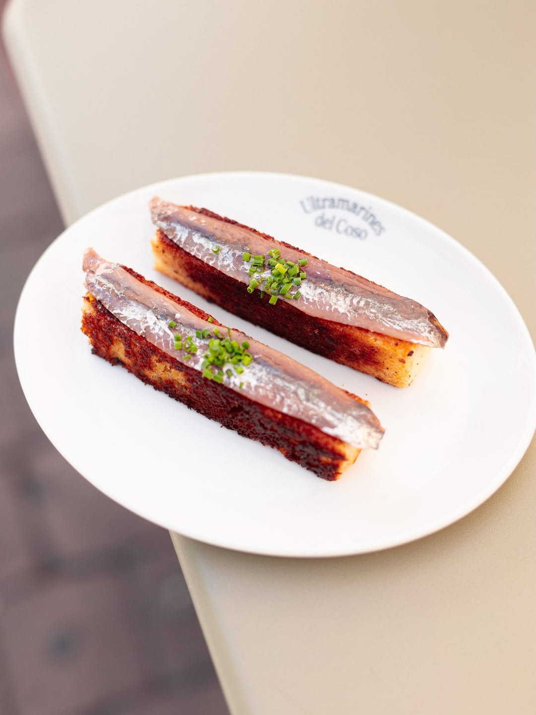 Un imprescindible: anchoas 00 sobre brioche con mantequilla ahumada en casa.
📍San Joaquín, 16
📍Plaza Del Carmen, La Ba