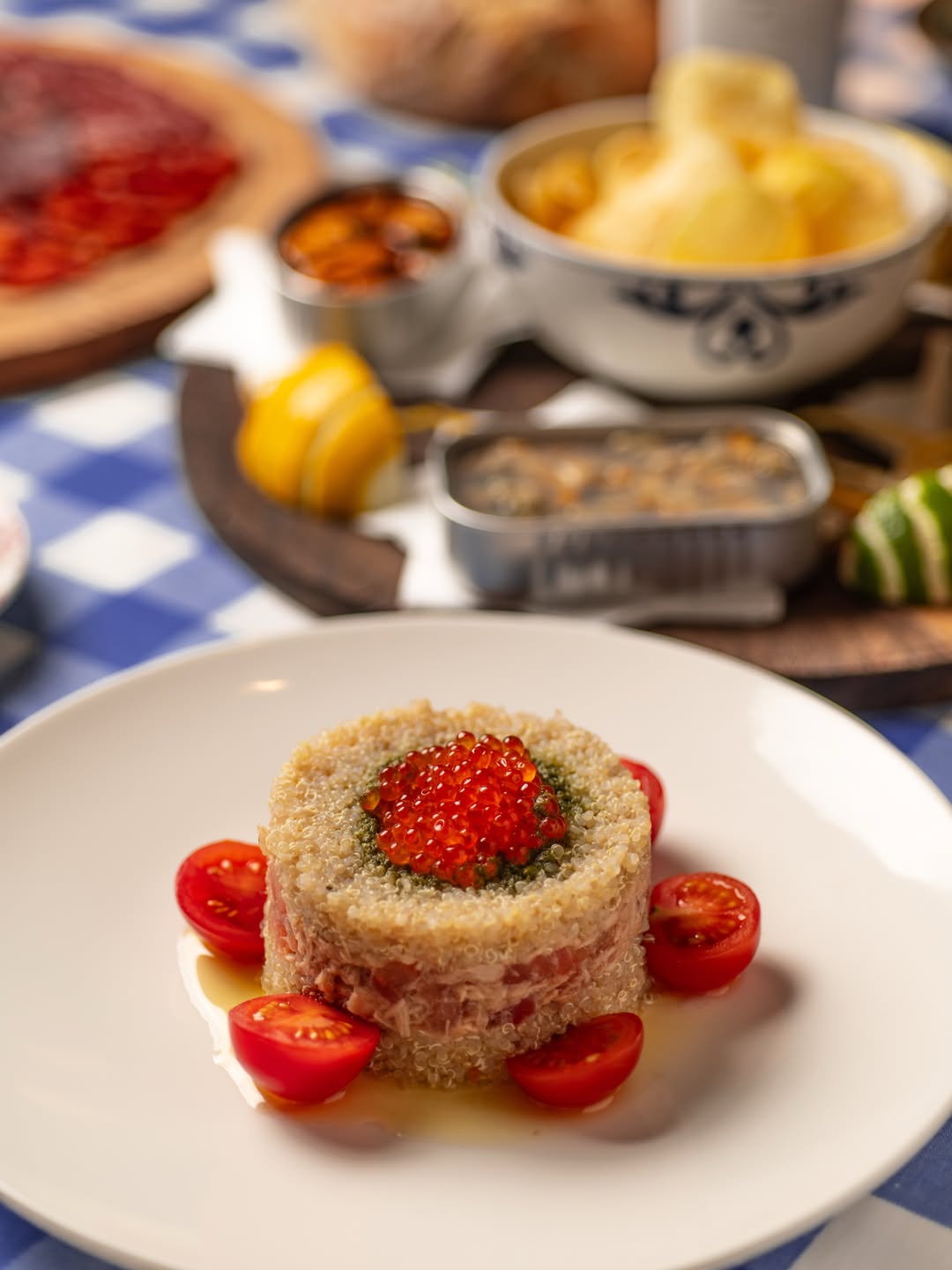 Ensalada de Quinoa de Perú: un guiño a la cocina peruana en nuestro ultramarinos de siempre.

Descubre nuestra carta de 