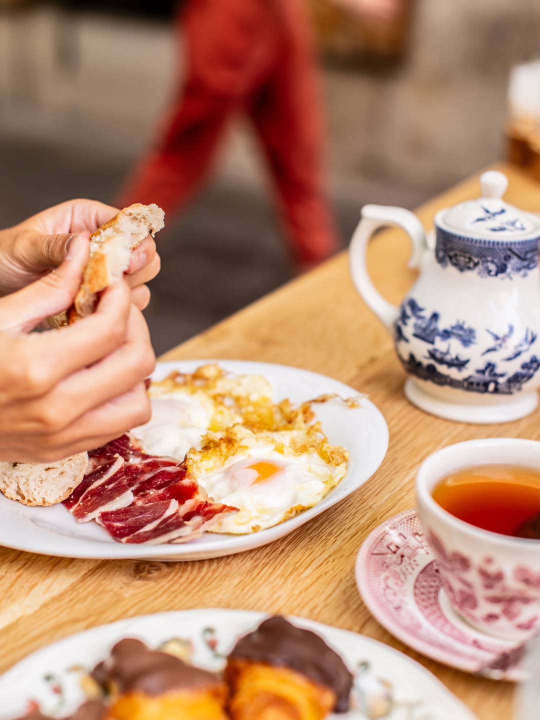 El domingo se disfruta distinto cuando empieza en Quintín.
Un desayuno que marca el tono del día. 
.
.
#NosVemosEnQuintí