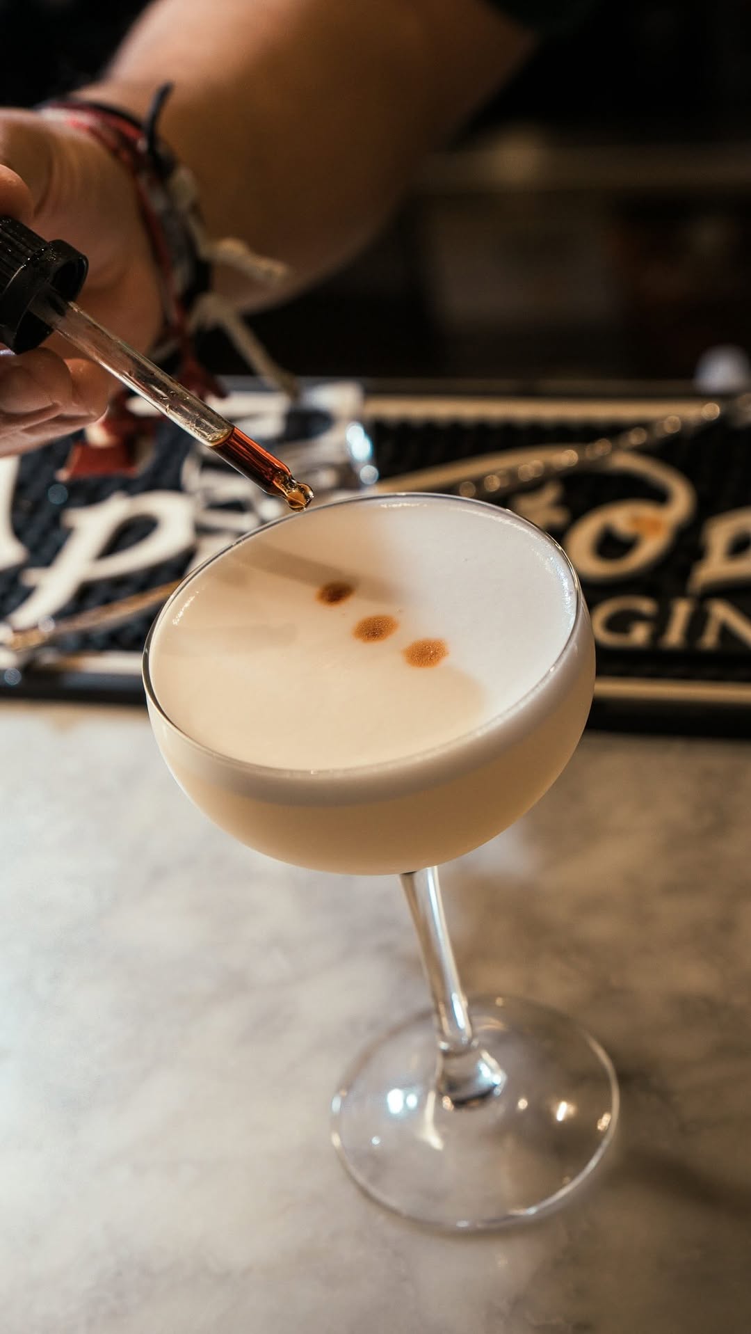 ¿Antes de comer o después? Nosotros no sabríamos elegir. 🍸🍹🍷