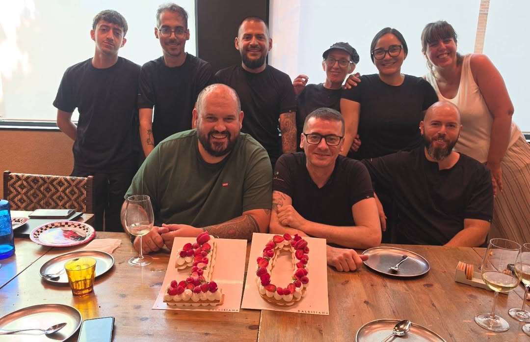 Echar la vista atrás y ver hasta donde hemos llegado  nos hace sentir muy orgullosos.

Hoy celebramos no solo 10 años de