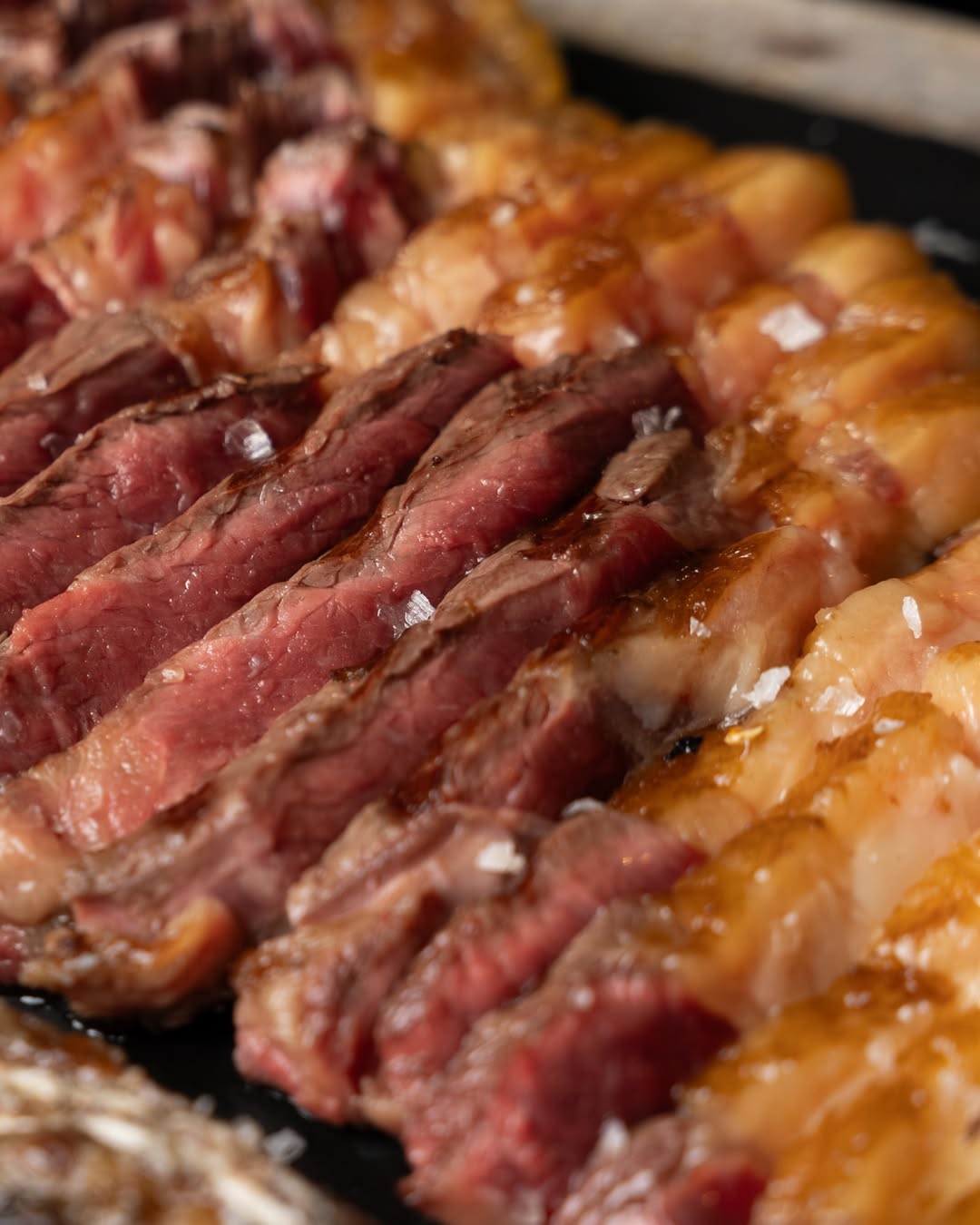 Cuando el producto es el protagonista, todo lo demás acompaña.
Carne seleccionada, tratada con precisión y servida en s