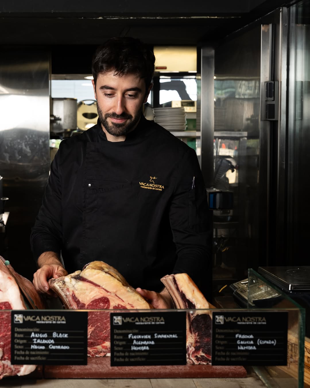 Hay planes que empiezan con un "¿picamos algo?" y terminan alrededor de una gran carne.
Descubre nuestro Menú de Picote