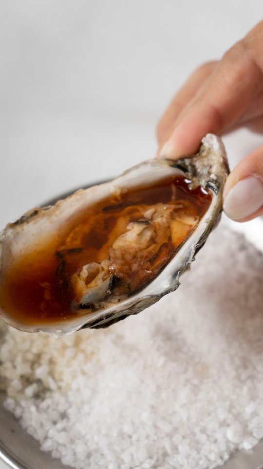Casi todo el mundo recuerda la primera vez que probó una ostra 🦪
Pocos productos generan tanta curiosidad... y tantas du