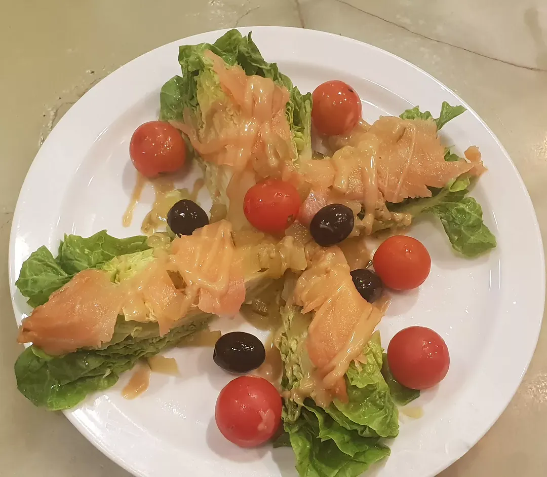 Cogollos con salmón ahumado