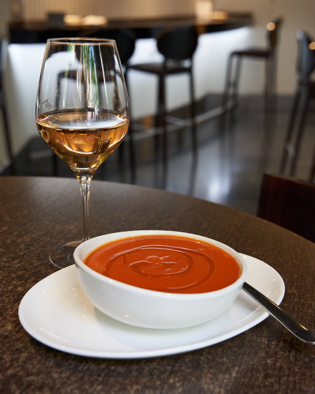 Hay platos que vuelven cada temporada por una razón. Este es uno de ellos. 🍅
📍 Avda. General Perón, 10
📞915 79 95 39
