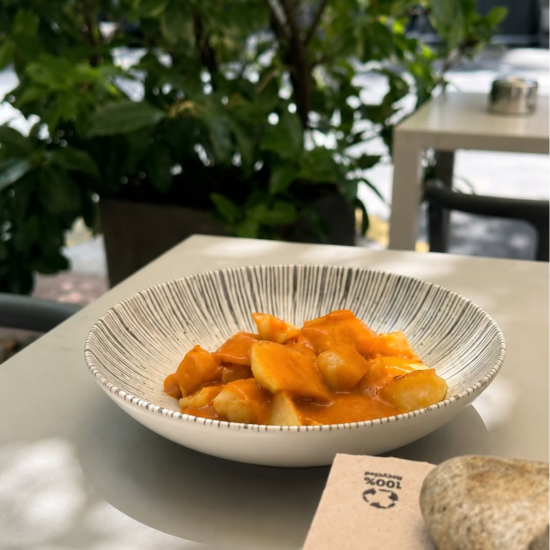 Nuestras bravas tienen muchos fans… ¿ya sabes por qué? 😋
📍 Avda. General Perón, 10
📞915 79 95 39
#Viavélez #Restauran