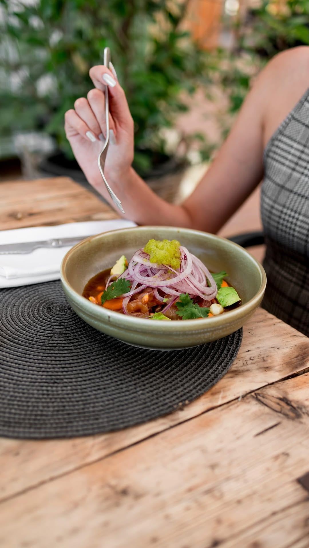 Ceviche nikkei de corvina salvaje, con rocoto, cilantro y lima.

Ese bocado fresco que pide esta época del año.

El plan