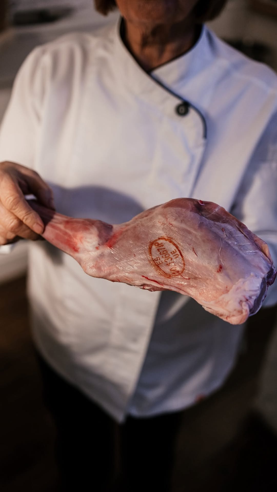 En cocina siempre predomina el respeto por el producto.
Paletilla de lechazo churro, 100% de Palencia.
📍 Lagasca 134