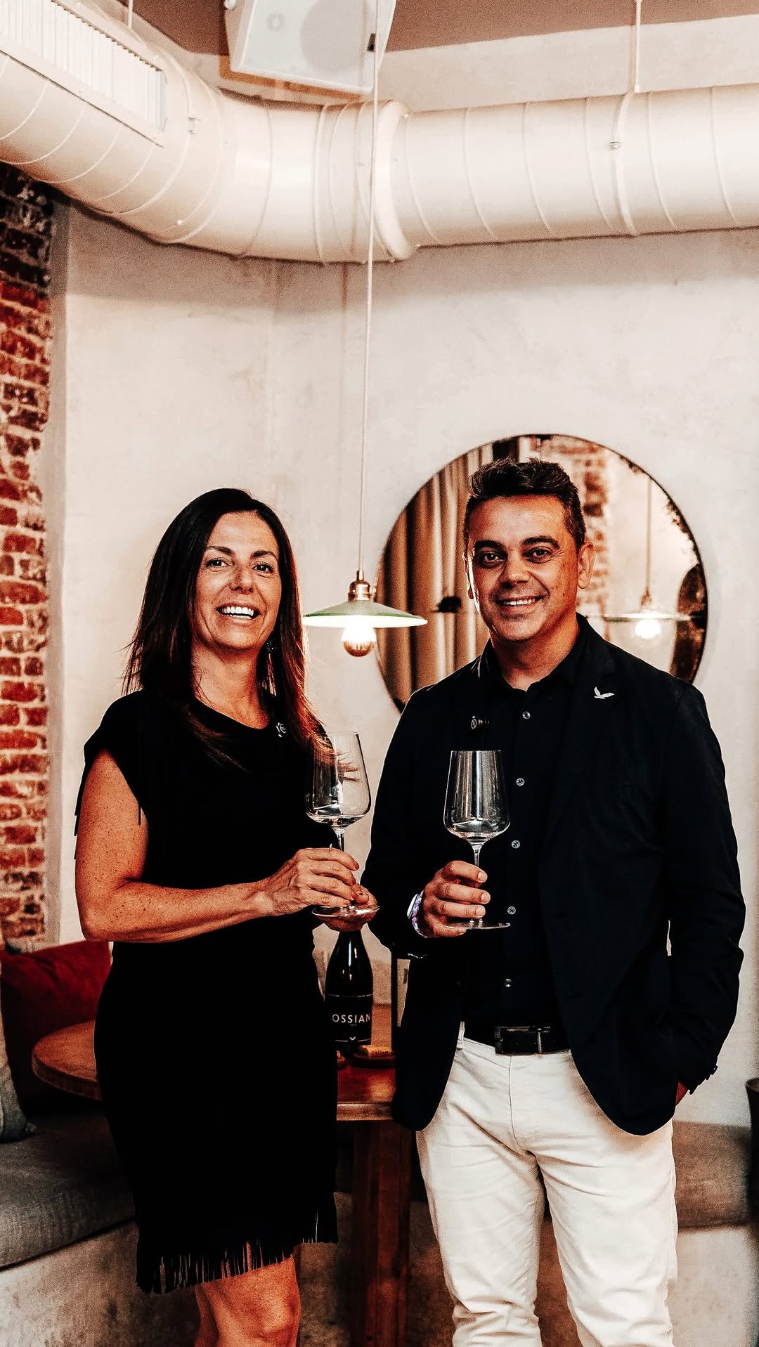 Hay noches que permanecen en la memoria. 🍷✨

Este martes celebramos el segundo aniversario de Vinology Zurbano en una ve