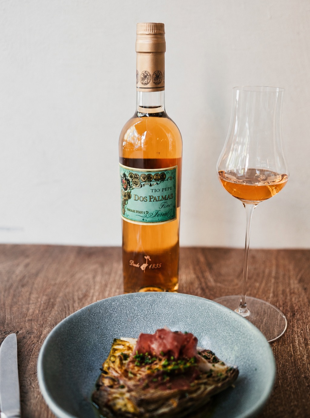 Alcachofa confitada con salsa de cebolla y cecina.

La alcachofa es tan deliciosa como desafiante: contiene cinarina, un