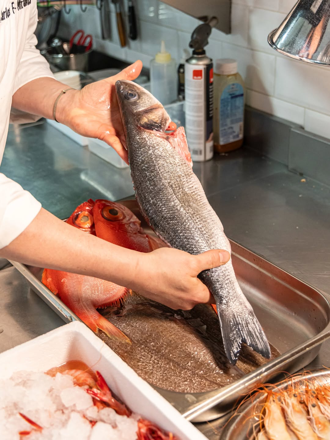 Somos fans del buen producto y en nuestra cocina hacemos magia con el 🍤🐟🐙
#productomadrid #planesmadrid #restaurantesma