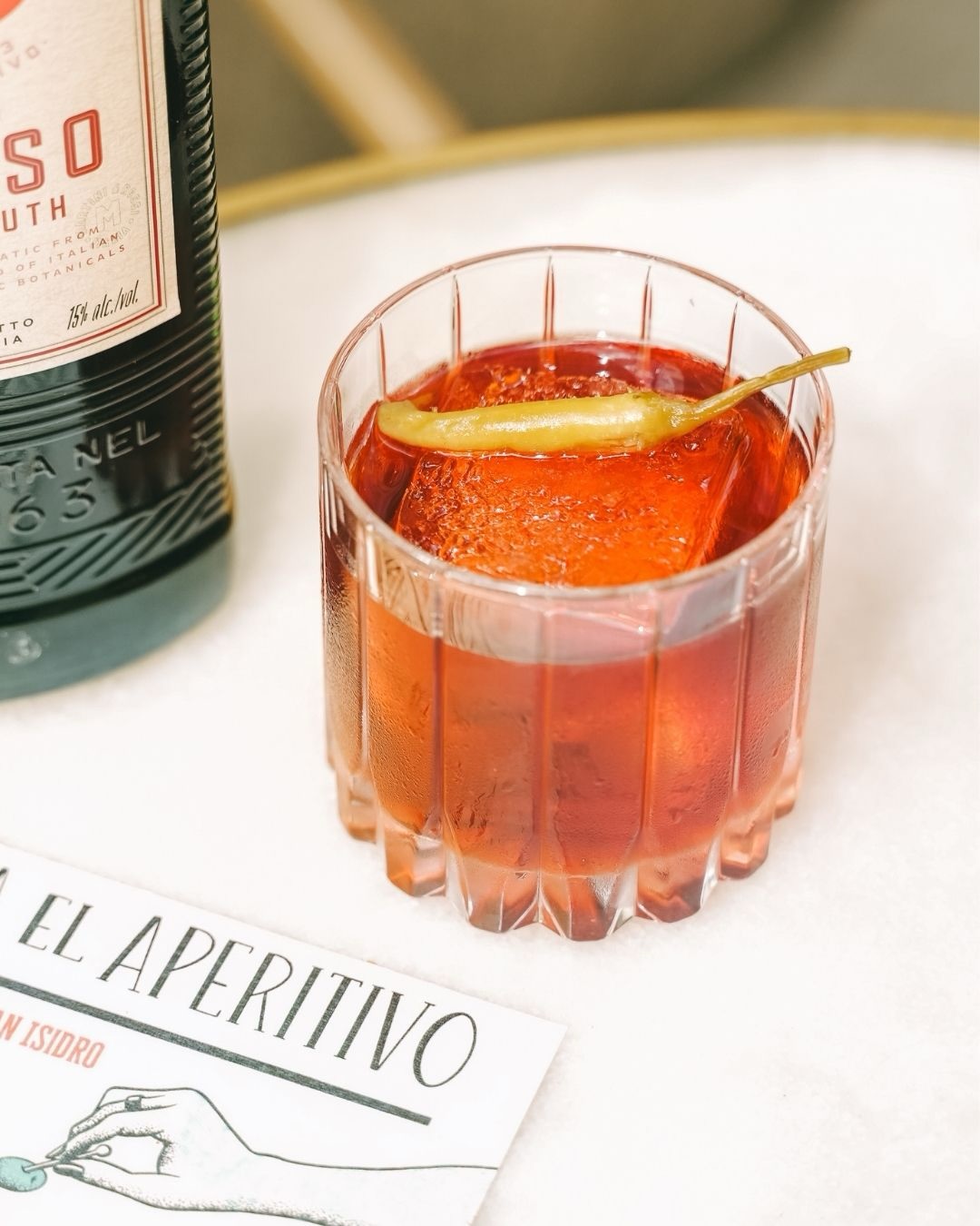 Una exquisitez bien nuestra. Favorito de muchos y muchas.

OURGRONI
Tequila @patron | Pimiento chipotle | Martini bitter