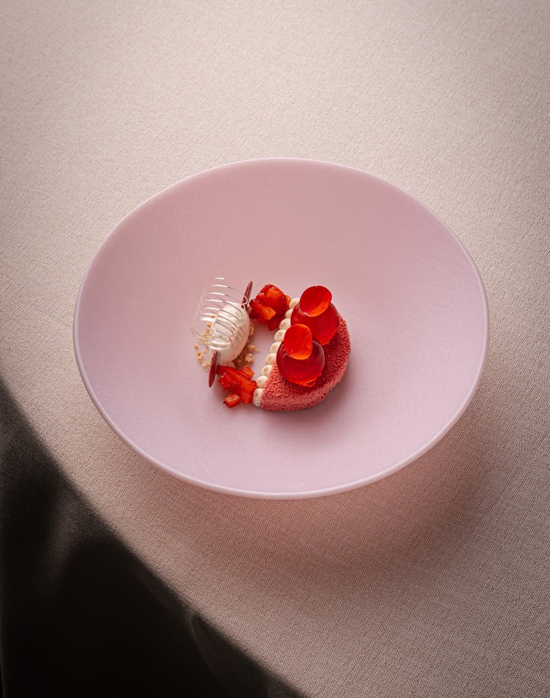 Strawberries, roses, hibiscus and pink pepper🌹🌺🍓

Sweet. Floral. Delicate.
And then VORO happened. 

Because the most in