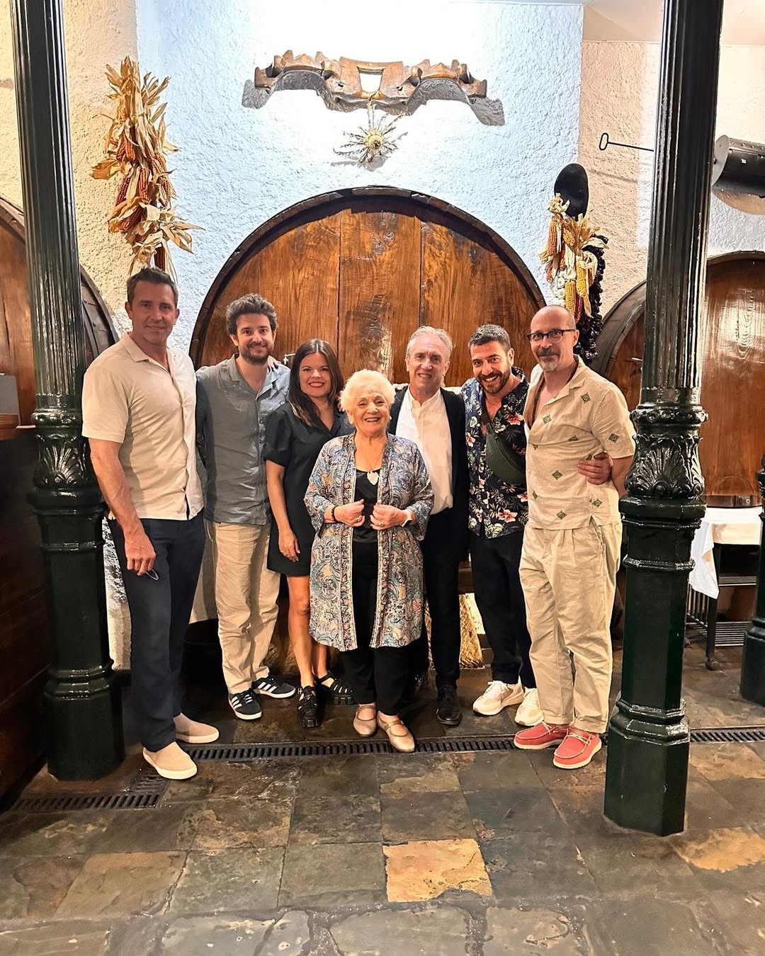 ¡En Zerain, todos sois bienvenidos! 🍽️

Os esperamos con los sabores auténticos de la cocina vasca. Reserva tu mesa en e